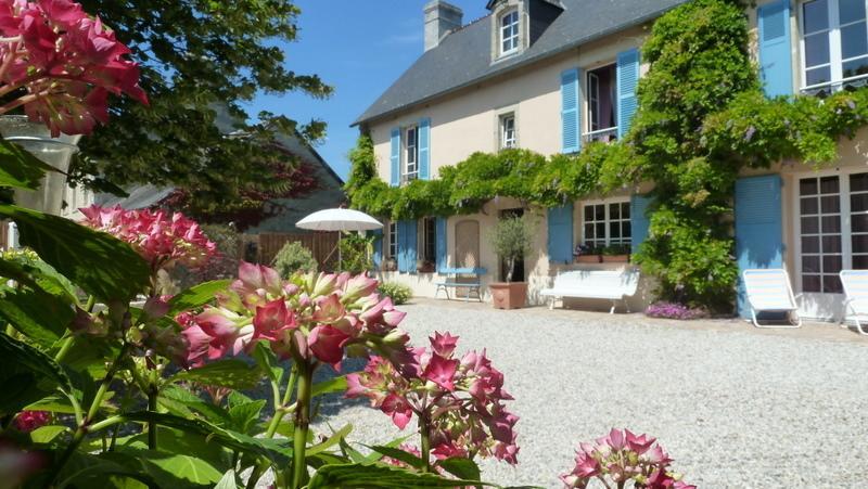 Bed and Breakfast Les Volets Bleus Saint-Martin-des-Entrées Exterior foto